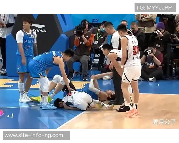 徐杰遭遇膝盖撞击半场表现不佳仅得1分1板1助离场受伤