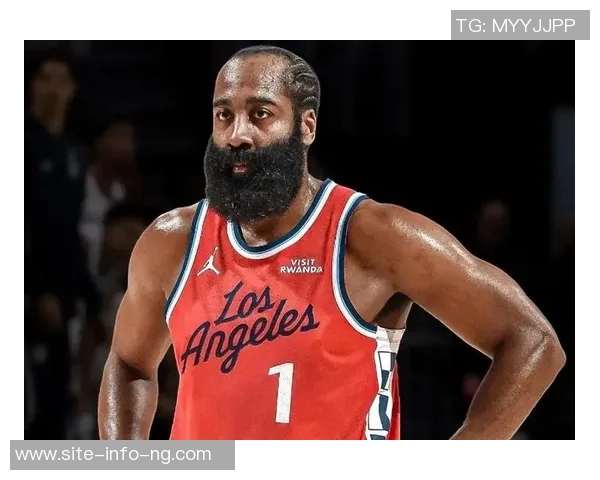 快船队启程前往休斯敦哈登与小卡登机照引发球迷热议