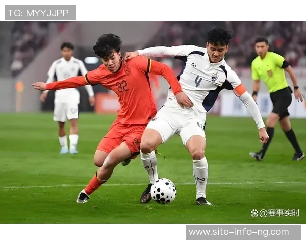 最后时刻U22国足角球争议鲍世蒙拔角旗杆遭黄牌处罚后幽默插回